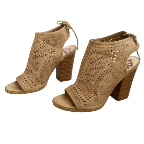 FERGALICIOUS Vorge Laser Cut detail Open Toe Sandal Womens 6 M - Picture 1 of 13